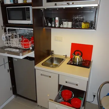 Metro Mlociny דירה