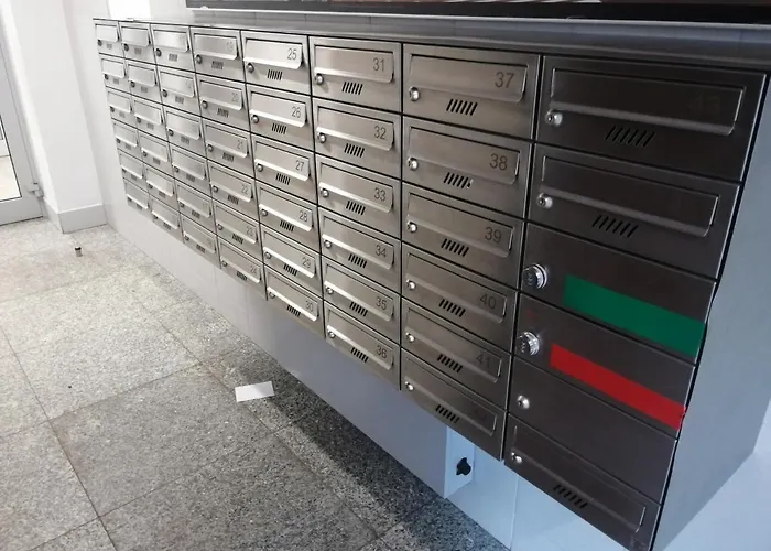 Metro Mlociny * وارسو